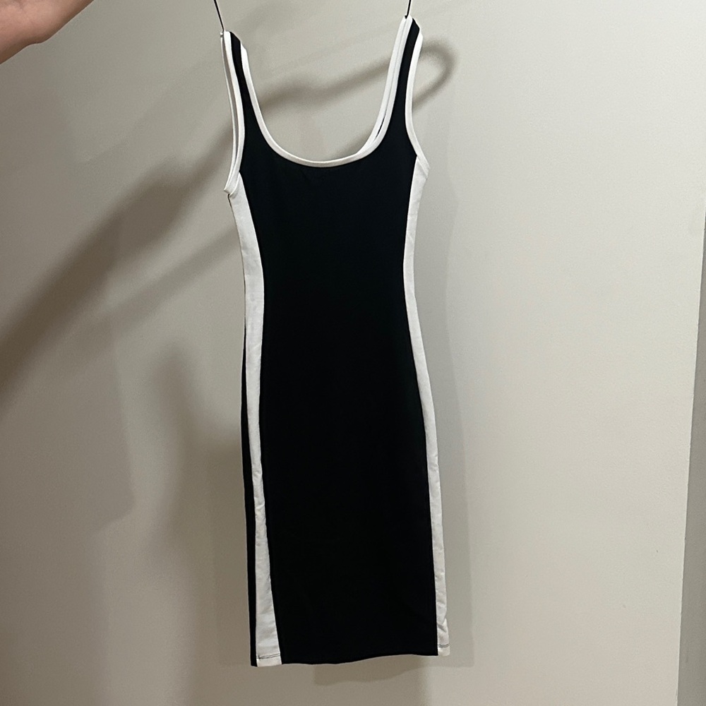 Black and White Sleeveless Mini Dress - Picture 3 of 3